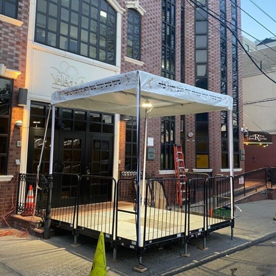 White Standard Chuppah Rental – 10×10